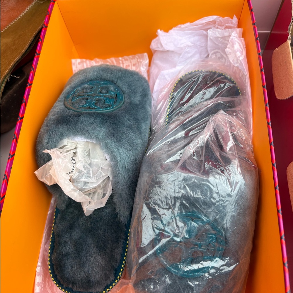 Tory Burch Turquoise Fur Slippers Size 7